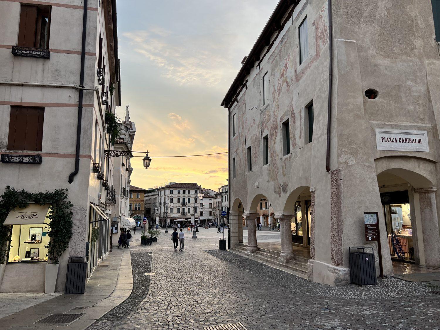 Ponte Vecchio, Elegante Appartamento A Due Passi Dal Centro Bassano del Grappa Eksteriør billede